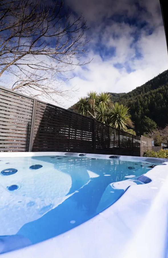 Classy Cabin - In Town - Spa Pool 皇后镇 外观 照片